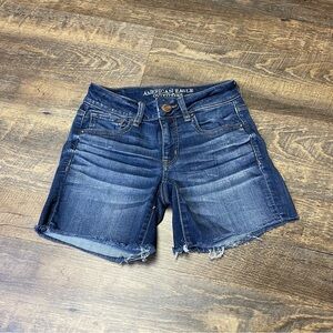 American Eagle Shorts Womens 2 Midi Blue Jean Denim Super Super Stretch Fray